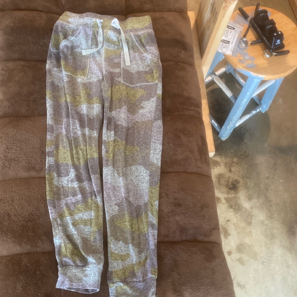 Girls camo pants